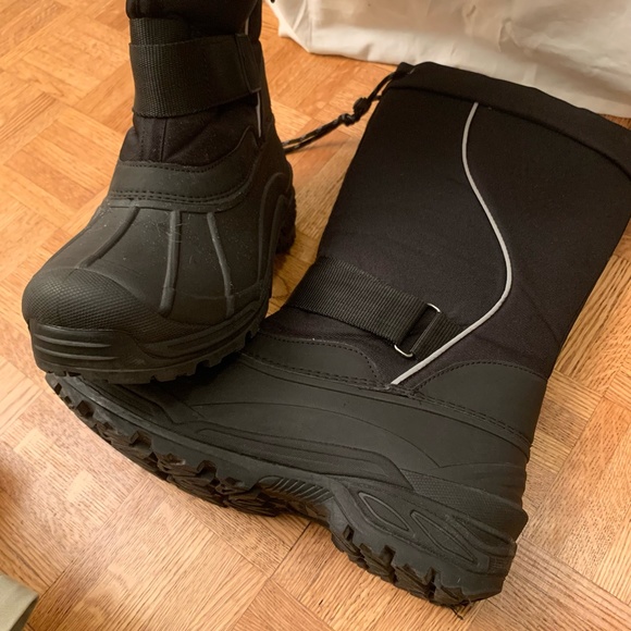 NEW. Warm Waterproof Winter Boots for Men - Picture 4 of 10